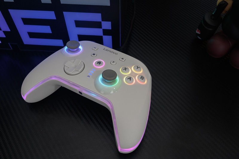 PC、NS、安卓、苹果四平台兼容，3A大作玩家的利器，联想S03三模无线游戏手柄