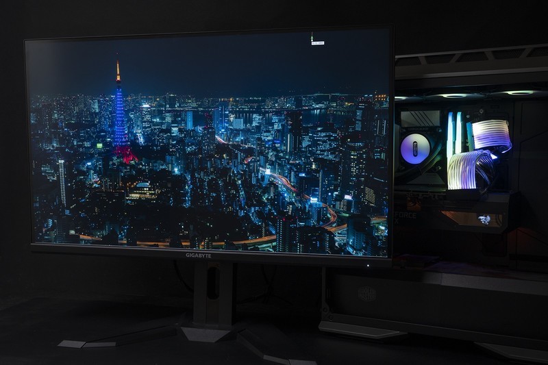释放桌面与思想，4K高刷技嘉KVM电竞显示器，M32U带四套主机飞