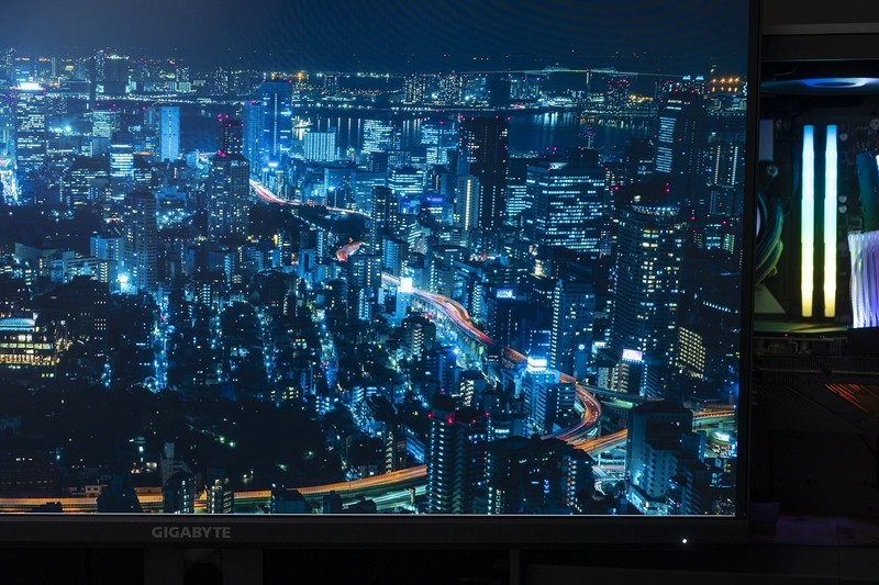 释放桌面与思想，4K高刷技嘉KVM电竞显示器，M32U带四套主机飞