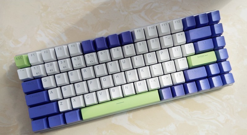 多模无线静音键盘，颜值控的选择，雷柏V700-8A机甲紫体验