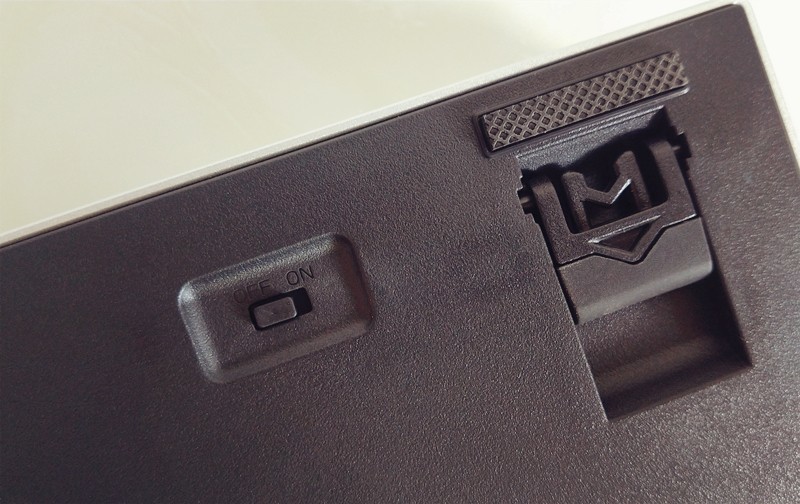 多模无线静音键盘，颜值控的选择，雷柏V700-8A机甲紫体验