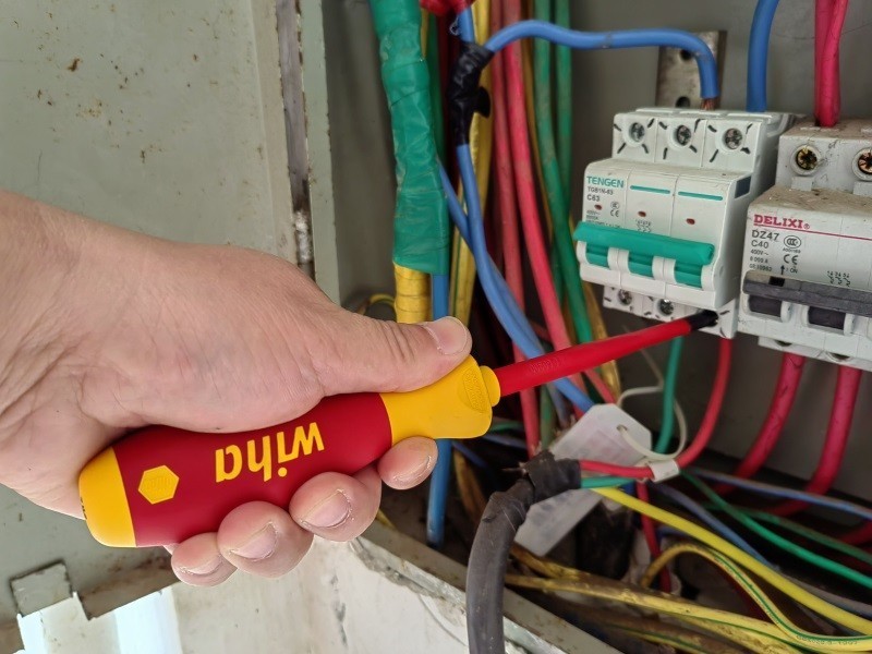 工业美学与人体工学的极致体现---wiha威汉电工绝缘10件套（90012C）入手体验