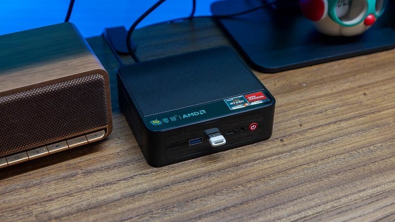 一大一小，一桌双工位配置，零刻SER5 R5-5500U和自组PC