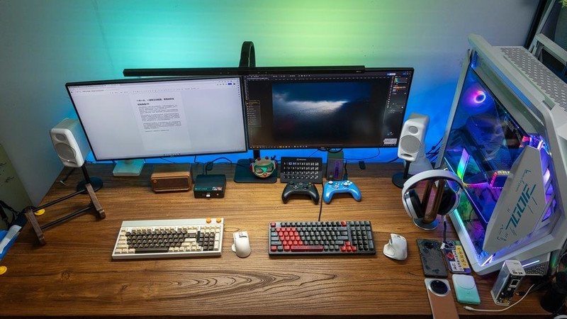 一大一小，一桌双工位配置，零刻SER5 R5-5500U和自组PC