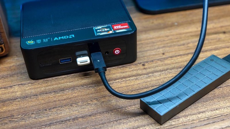 一大一小，一桌双工位配置，零刻SER5 R5-5500U和自组PC