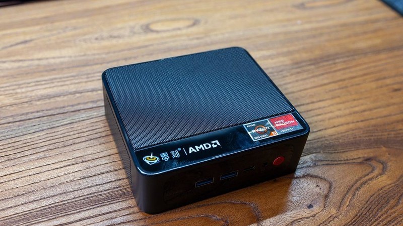 一大一小，一桌双工位配置，零刻SER5 R5-5500U和自组PC