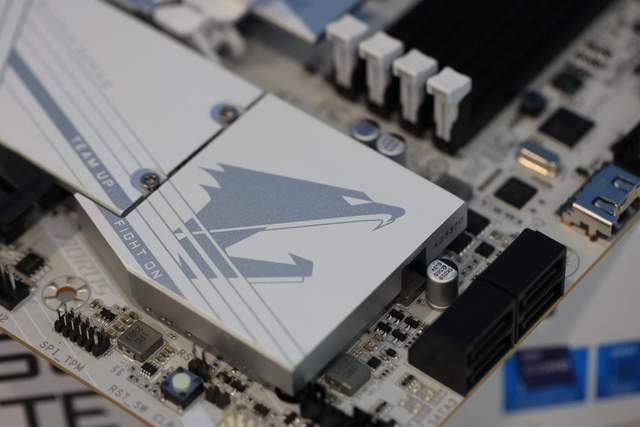 14代酷睿的高颜值座驾，技嘉B760M冰雕XAORUS ELITE X AX装机实测