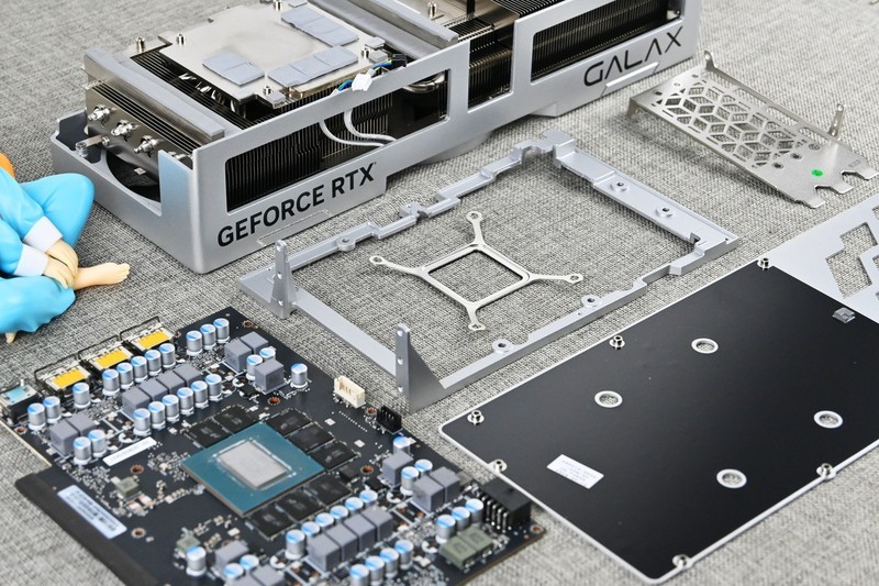 影驰RTX4080SUPER金属大师OC开箱拆解试玩：2K 360hz高刷屏搭档