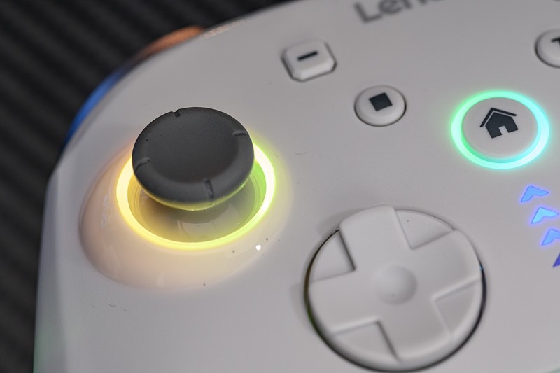 PC、NS、安卓、苹果四平台兼容，3A大作玩家的利器，联想S03三模无线游戏手柄