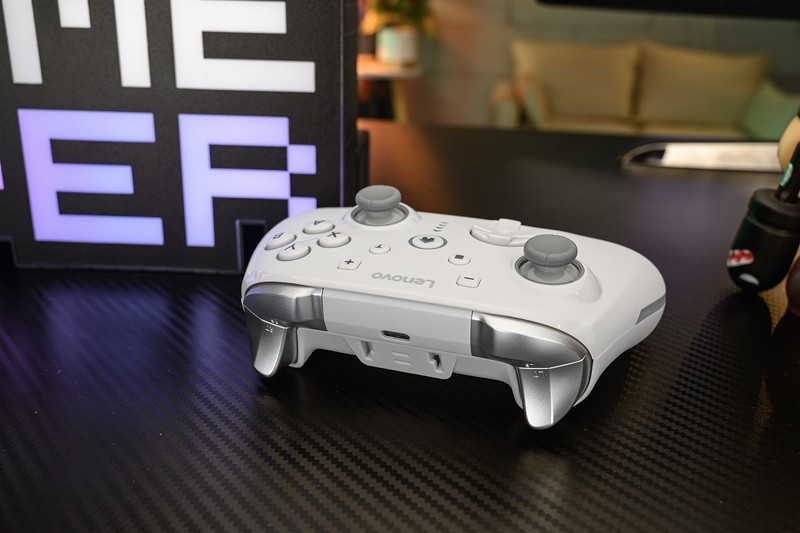 PC、NS、安卓、苹果四平台兼容，3A大作玩家的利器，联想S03三模无线游戏手柄