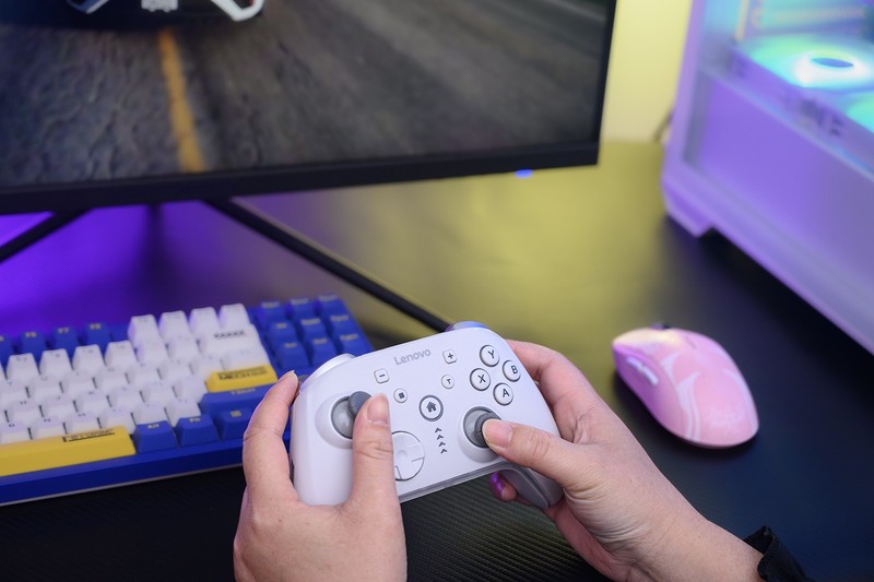 PC、NS、安卓、苹果四平台兼容，3A大作玩家的利器，联想S03三模无线游戏手柄