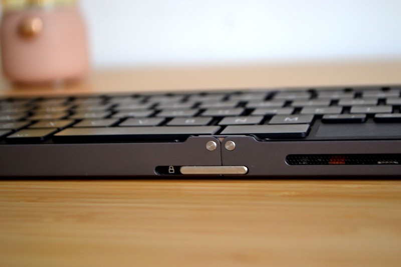 性能炸裂！锐龙7 8840U+10小时长续航，玲珑折叠键盘主机首发评测