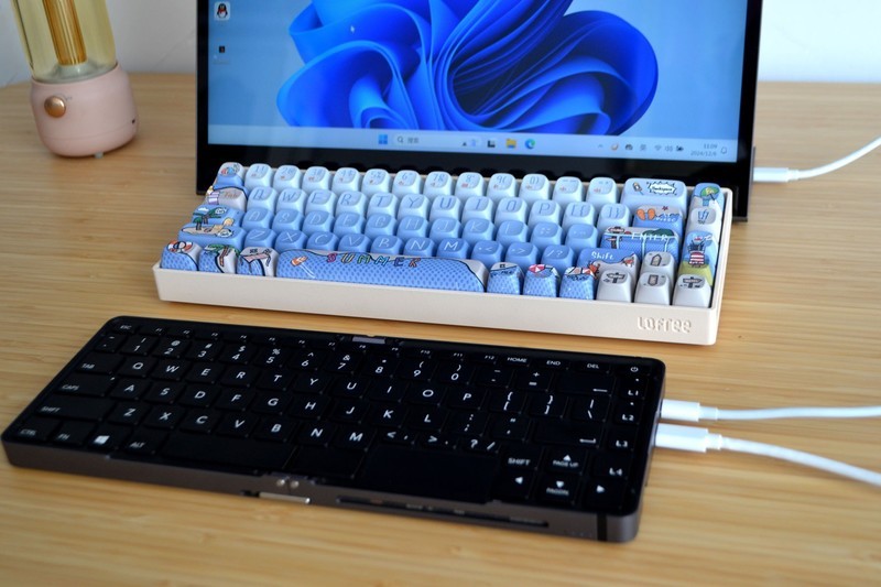 性能炸裂！锐龙7 8840U+10小时长续航，玲珑折叠键盘主机首发评测