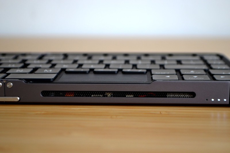 性能炸裂！锐龙7 8840U+10小时长续航，玲珑折叠键盘主机首发评测