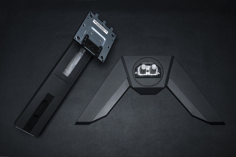 释放桌面与思想，4K高刷技嘉KVM电竞显示器，M32U带四套主机飞