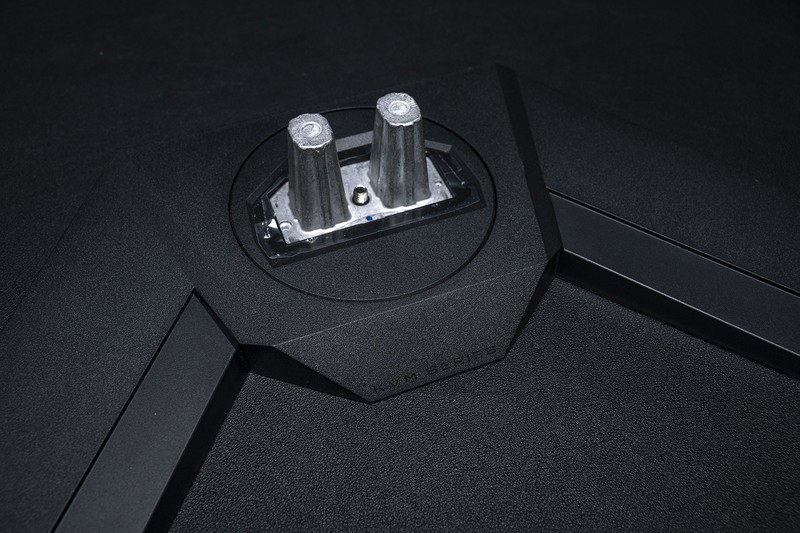 释放桌面与思想，4K高刷技嘉KVM电竞显示器，M32U带四套主机飞