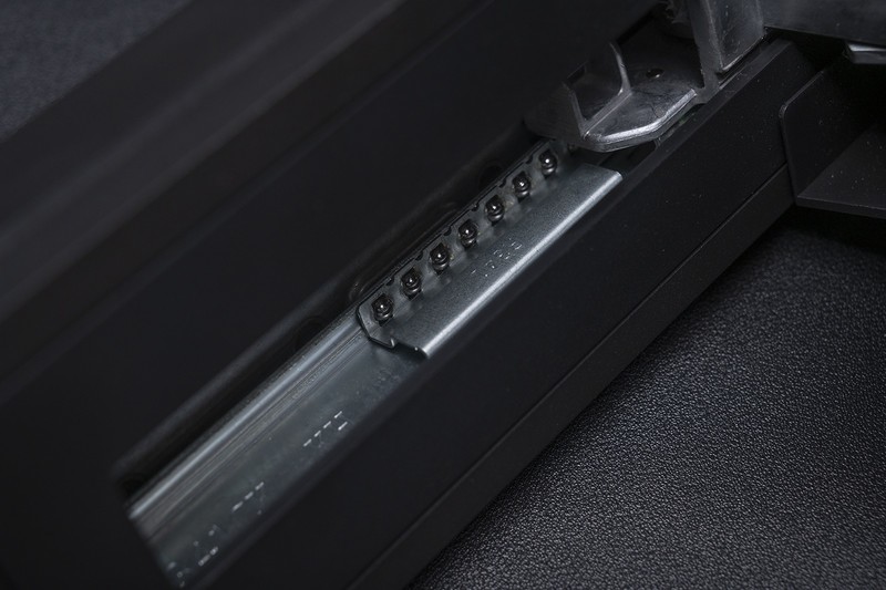 释放桌面与思想，4K高刷技嘉KVM电竞显示器，M32U带四套主机飞