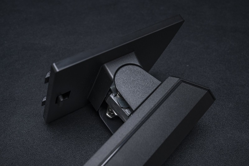 释放桌面与思想，4K高刷技嘉KVM电竞显示器，M32U带四套主机飞