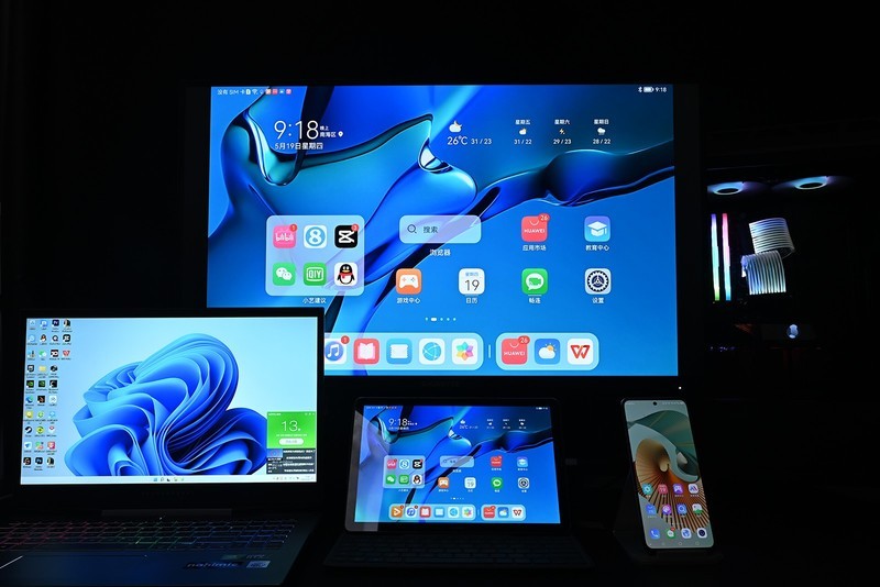 释放桌面与思想，4K高刷技嘉KVM电竞显示器，M32U带四套主机飞