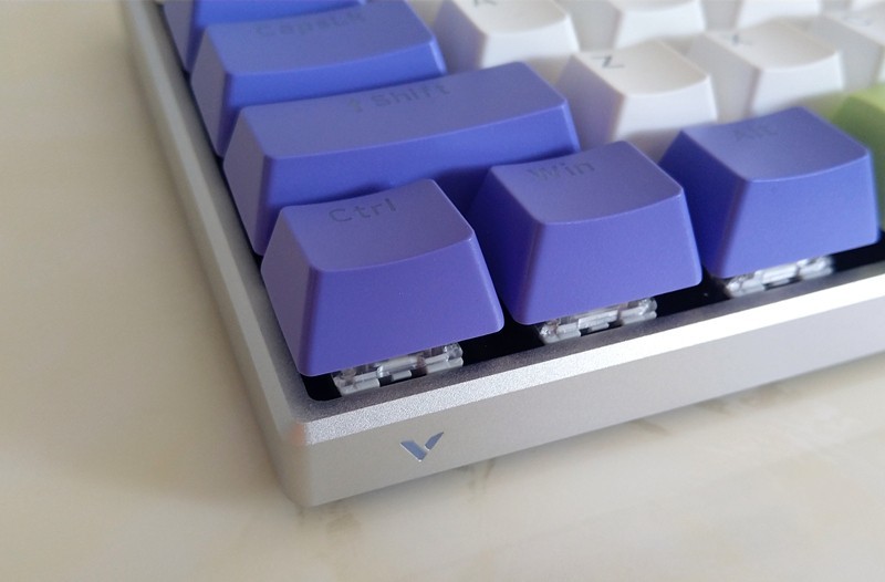 多模无线静音键盘，颜值控的选择，雷柏V700-8A机甲紫体验