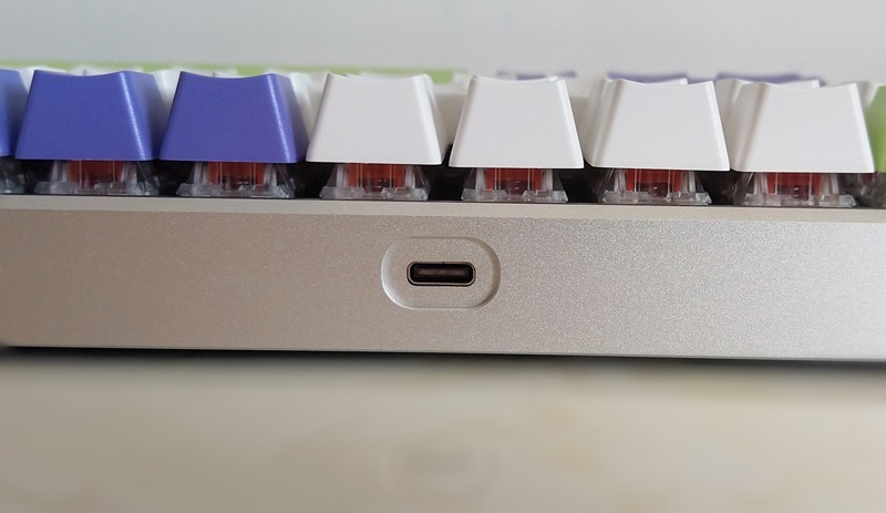 多模无线静音键盘，颜值控的选择，雷柏V700-8A机甲紫体验