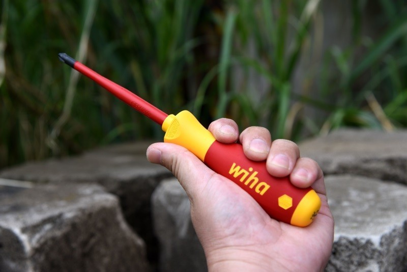 工业美学与人体工学的极致体现---wiha威汉电工绝缘10件套（90012C）入手体验