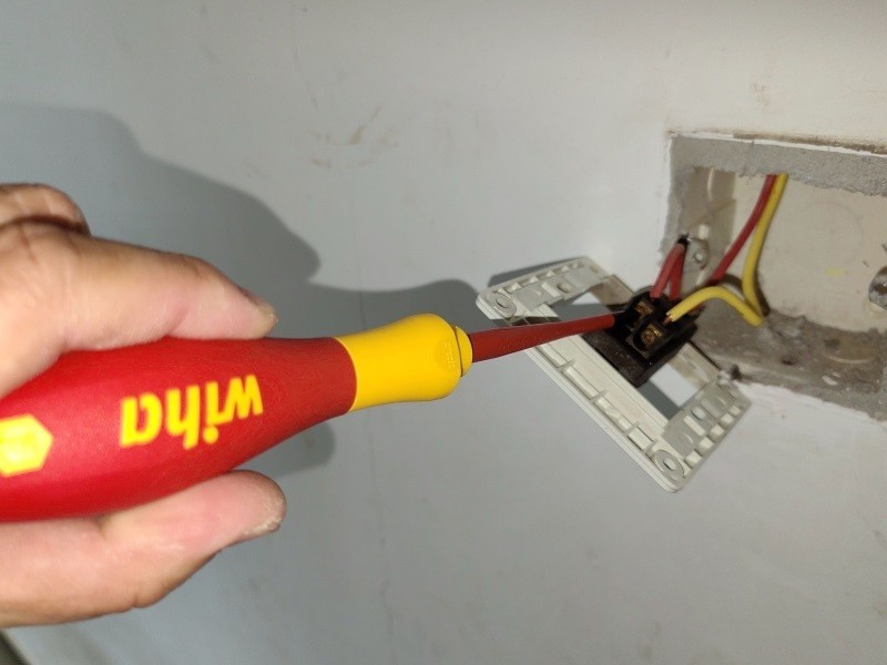 工业美学与人体工学的极致体现---wiha威汉电工绝缘10件套（90012C）入手体验