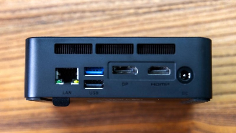 一大一小，一桌双工位配置，零刻SER5 R5-5500U和自组PC