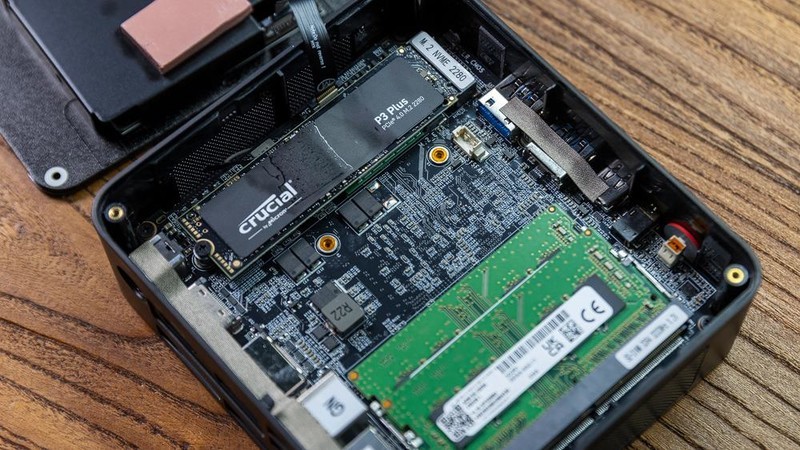 一大一小，一桌双工位配置，零刻SER5 R5-5500U和自组PC