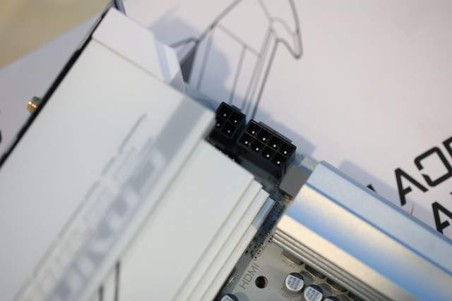 14代酷睿的高颜值座驾，技嘉B760M冰雕XAORUS ELITE X AX装机实测