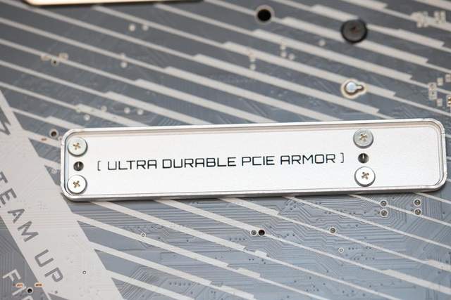 14代酷睿的高颜值座驾，技嘉B760M冰雕XAORUS ELITE X AX装机实测