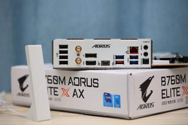 14代酷睿的高颜值座驾，技嘉B760M冰雕XAORUS ELITE X AX装机实测