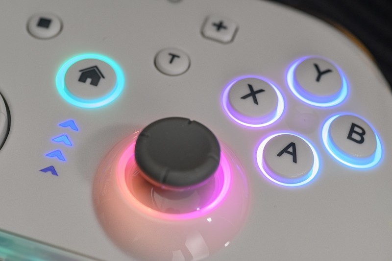 PC、NS、安卓、苹果四平台兼容，3A大作玩家的利器，联想S03三模无线游戏手柄