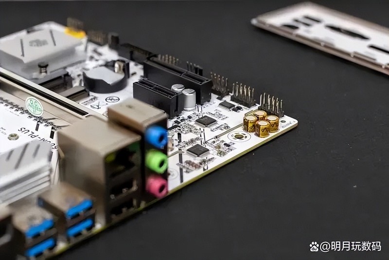 【主板评测】高性价比之选，华南B660M-PLUS主板评测！|华南金牌