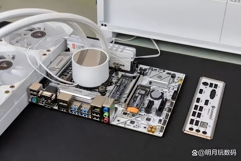 【主板评测】高性价比之选，华南B660M-PLUS主板评测！|华南金牌