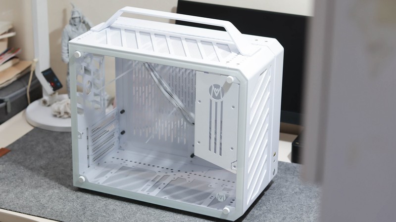 既好看又便宜！如何用一台中端手机预算打造MATX性能主机？