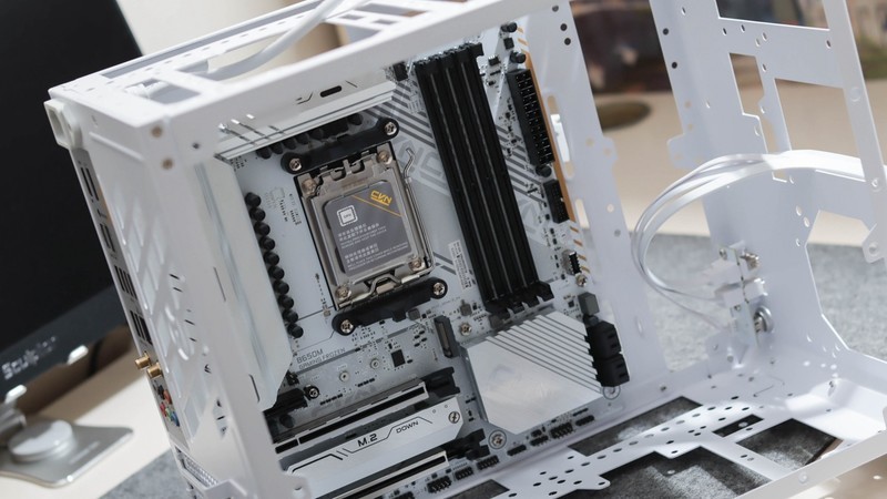 既好看又便宜！如何用一台中端手机预算打造MATX性能主机？