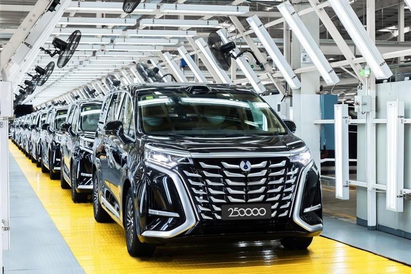 25 万台量产下线，腾势 D9 横扫亚太多国，传统豪华 MPV 慌了！