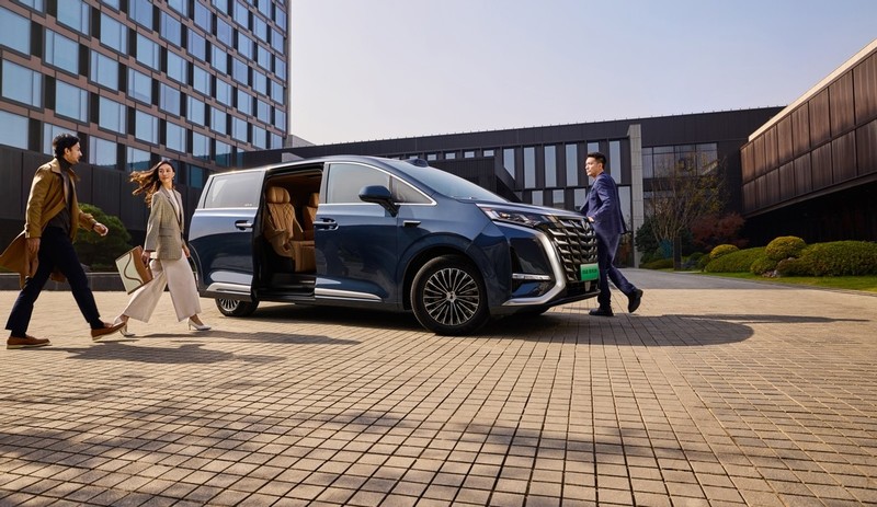 25 万台量产下线，腾势 D9 横扫亚太多国，传统豪华 MPV 慌了！