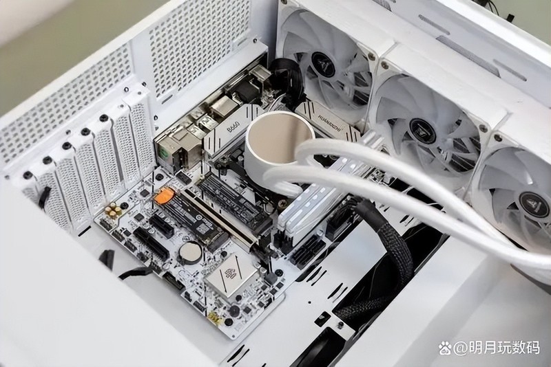 【主板评测】高性价比之选，华南B660M-PLUS主板评测！|华南金牌