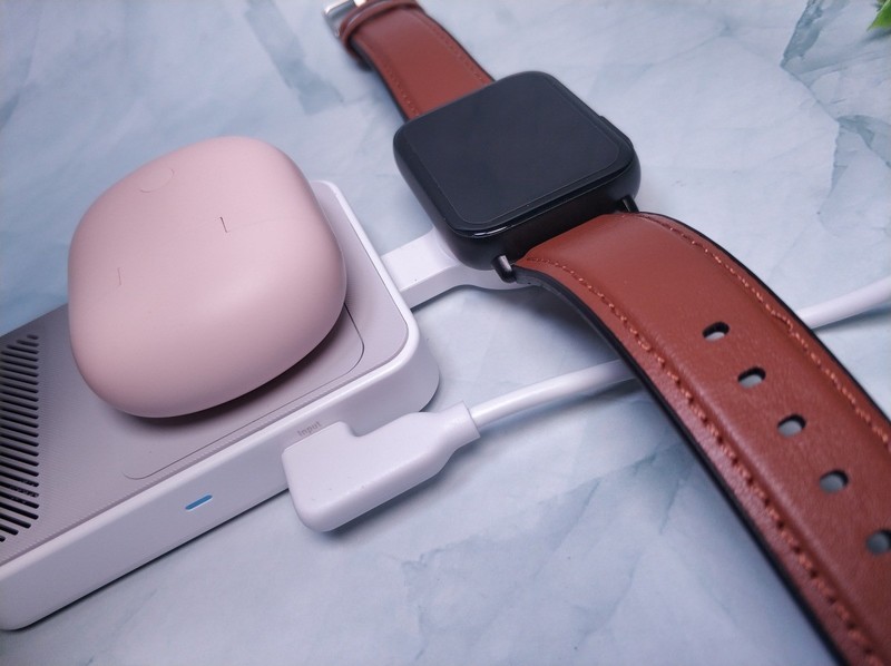 15W磁吸快充，小巧轻便易携带：安克Anker三合一无线充