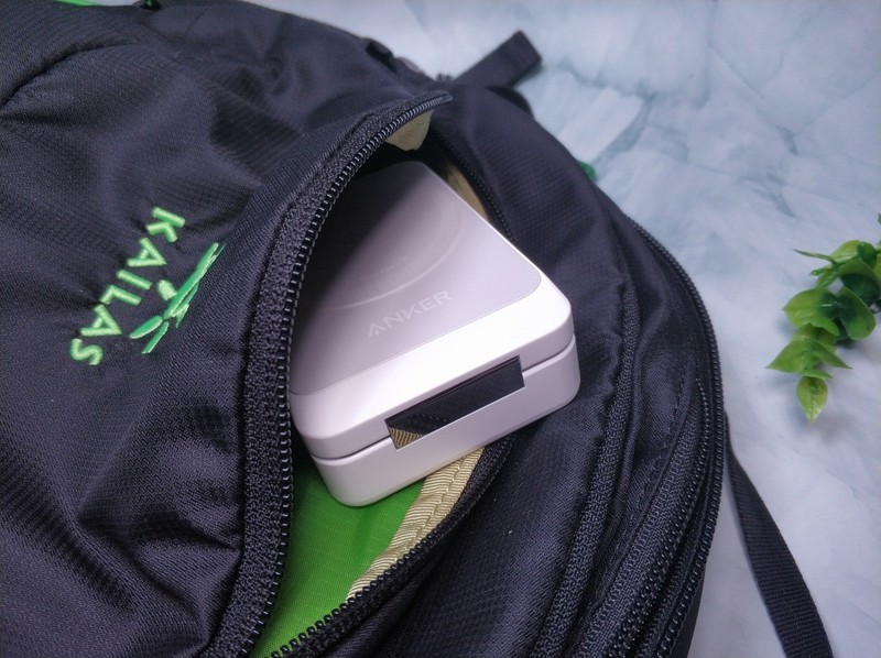 15W磁吸快充，小巧轻便易携带：安克Anker三合一无线充