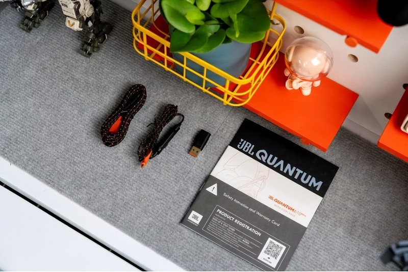 JBL千元无线电竞耳机上手体验，1680万色RGB灯效低调不张扬