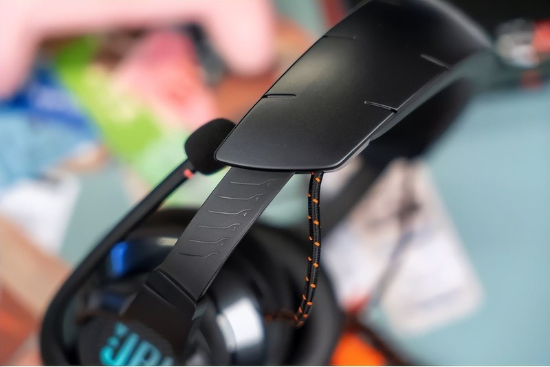 JBL千元无线电竞耳机上手体验，1680万色RGB灯效低调不张扬