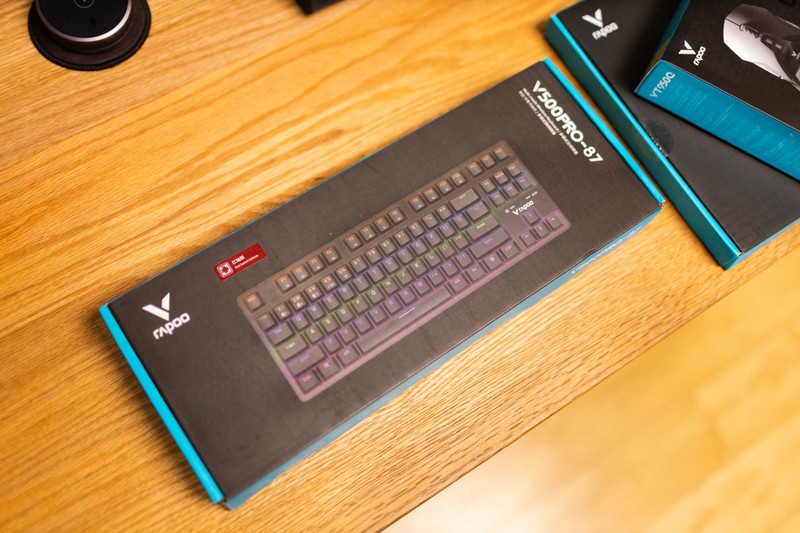 不足2百元入手，87键+无线+RGB+机械轴，雷柏V500Pro好用么