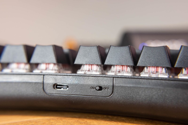 不足2百元入手，87键+无线+RGB+机械轴，雷柏V500Pro好用么