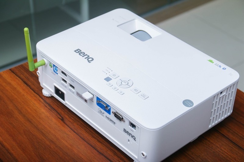 4000流明、四机同屏、双频双路Wifi，明基E592商务投影顶流之作？