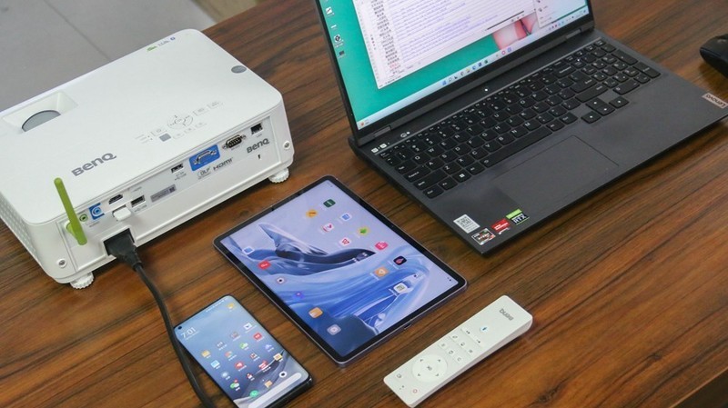 4000流明、四机同屏、双频双路Wifi，明基E592商务投影顶流之作？