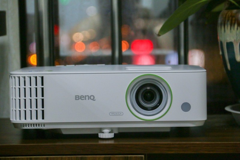 4000流明、四机同屏、双频双路Wifi，明基E592商务投影顶流之作？