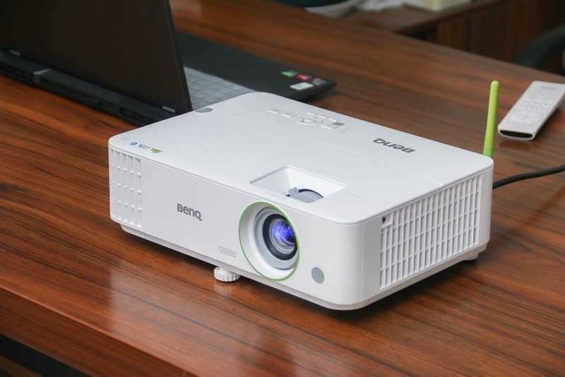 4000流明、四机同屏、双频双路Wifi，明基E592商务投影顶流之作？